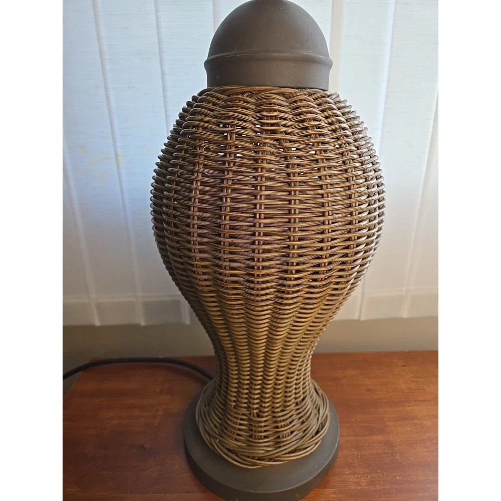 VTG Wicker Rattan Ginger Jar‎ Table Lamp With Metal Base No Shade